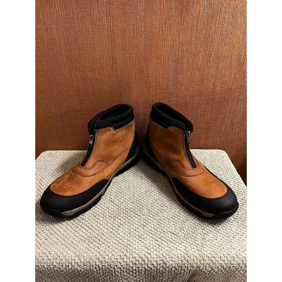 Clarks Collection Men's  Zippered  Leather SIZE 10.5M - Picture 2 of 3